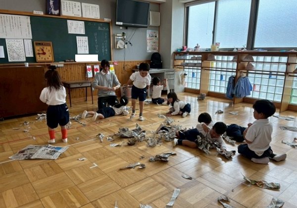4.28　新聞あそび