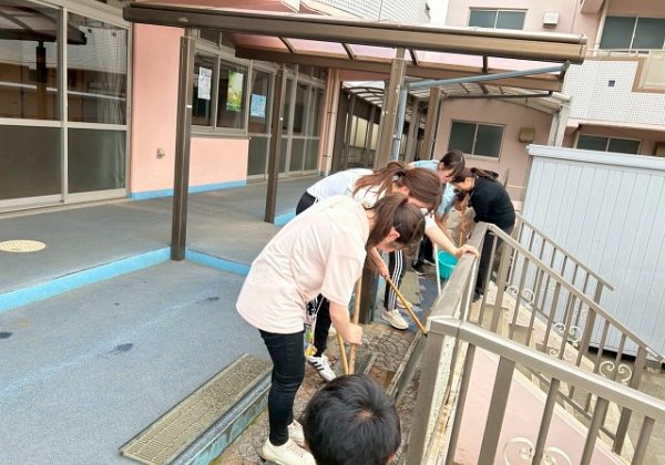 6.6　プール前側溝掃除