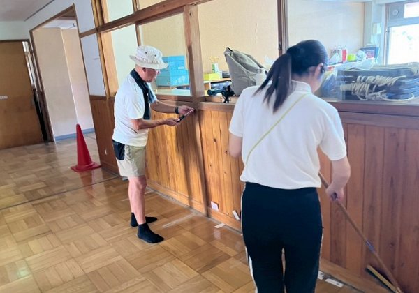 8.29　本園舎廊下の棚移動