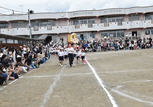 10.19　運動会-10　組体操女子